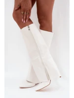 Zateplené kozačky na jehlovém podpatku s ohrnutým svrškem bílé model 21704872 - Boto Zateplené kozačky na jehlovém podpatku s ohrnutým svrškem bílé model 21704872 - Boto