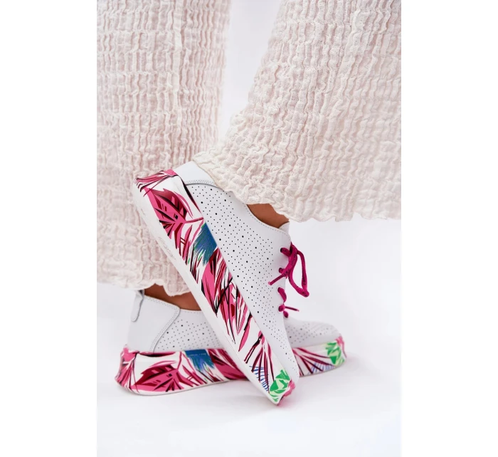 Dámské kožené tenisky na vzorované platformě Vinceza – bílé Dámské kožené tenisky na vzorované platformě Vinceza – bílé