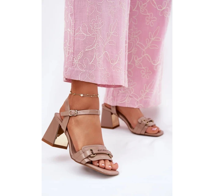 Dámské lakované kožené sandály na sloupku - béžové Mevonelle Dámské lakované kožené sandály na sloupku - béžové Mevonelle