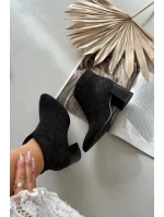 Dámské boty na sloupkovém podpatku se zdobením D&A – černé Dámské boty na sloupkovém podpatku se zdobením D&A – černé