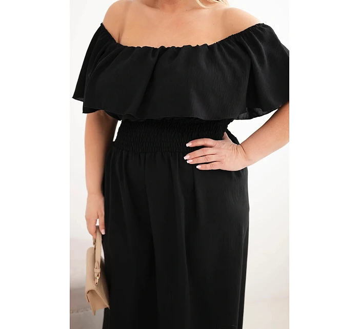 Dámský overal Plus Size s odhalenými model 22092390 volánem a širokými nohavicemi černý - K-Fashion