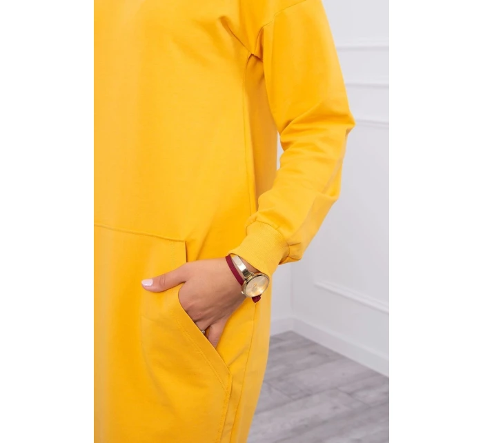 Šaty s kapucí hořčicové