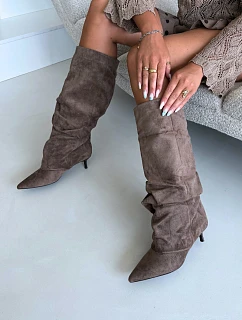 kozačky s  na klínu z semiše v khaki barvě model 22313604 - Boto