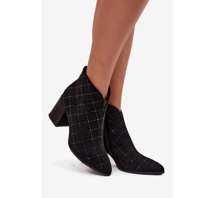 Dámské boty na sloupkovém podpatku se zdobením D&A – černé Dámské boty na sloupkovém podpatku se zdobením D&A – černé