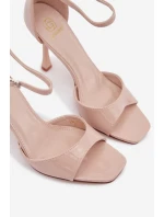 Lakované sandály na jehlovém podpatku béžové model 21788223 - Boto