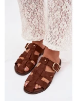 Dámské nazouváky na ploché podrážce s pásky a zlatou sponou Bežové model 22032105 - Boto