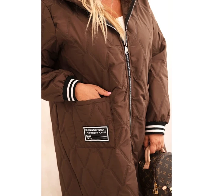 Dámská bunda Plus Size prošívaná s kapucí a model 21297092 manžetami čokoládová - K-Fashion