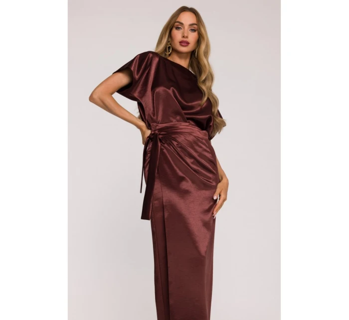 Saténové šaty v stylu hnědé model 21479272 - Moe Saténové šaty v stylu hnědé model 21479272 - Moe