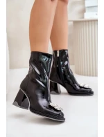 Lakované Dámské Kotníkové Boty Na Podpatku S Ozdobou D&A Černé Lakované Dámské Kotníkové Boty Na Podpatku S Ozdobou D&A Černé