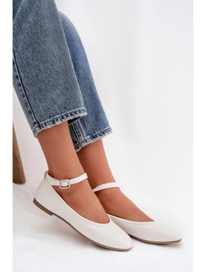 Dámské baleríny s páskem a přezkou Janelor – bílé Dámské baleríny s páskem a přezkou Janelor – bílé