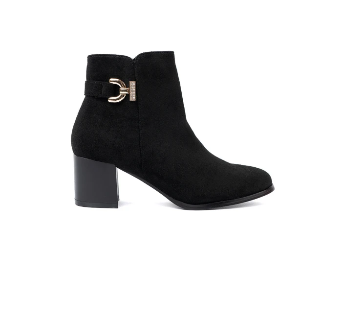 Exkluzívní černé dámské kotníčkové boty na širokém podpatku Exkluzívní černé dámské kotníčkové boty na širokém podpatku