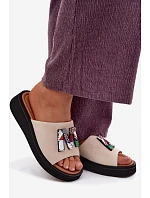 Kožené semišové dámské pantofle s ozdobou na platformě Vinceza 66942 béžové