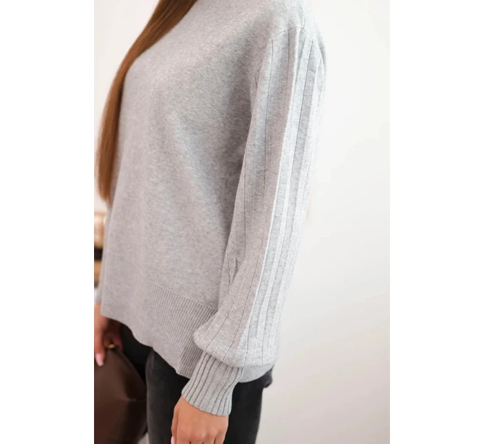 Dámský viskózový svetr s dlouhým rukávem a rozparkem po model 21410296 šedý - K-Fashion Dámský viskózový svetr s dlouhým rukávem a rozparkem po model 21410296 šedý - K-Fashion