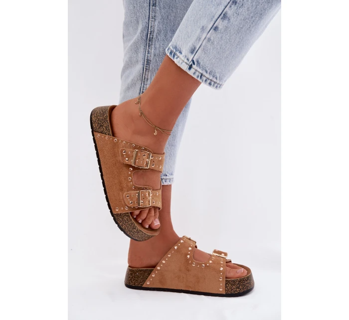Dámské pantofle se zlatými sponami a cvočky Camel model 21960988 - Boto