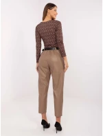 Spodnie IT SP model 21441236 ciemny bezowy - FPrice Spodnie IT SP model 21441236 ciemny bezowy - FPrice