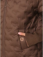 Kurtka damska pikowana z kapturem brązowa model 22341118 - FashionStreet Kurtka damska pikowana z kapturem brązowa model 22341118 - FashionStreet