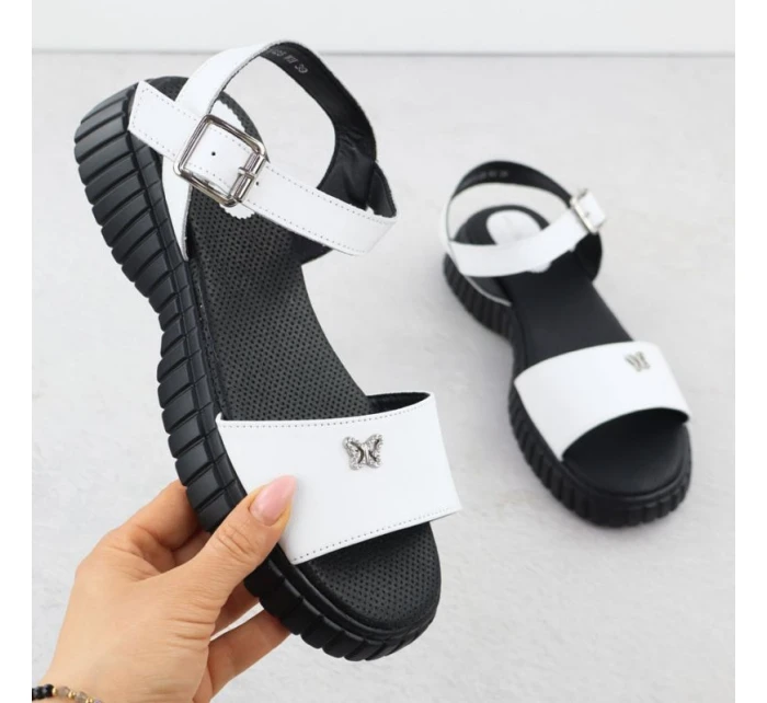 Dámské kožené sandály na hrubé podrážce s motýlím vzorem bílé Filippo DS6811 Dámské kožené sandály na hrubé podrážce s motýlím vzorem bílé Filippo DS6811