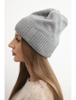 Dámská zimní čepice z vlny s klasickým žebrovaným vzorem K444 šedá
