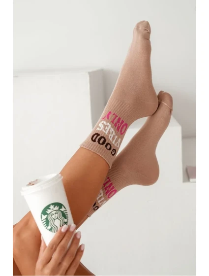 Skarpetki Damskie Z Napisem Good Vibes Only Beżowe Skarpetki Damskie Z Napisem Good Vibes Only Beżowe