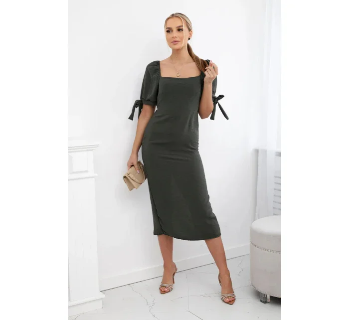 Šaty vzadu nařasené se zavazovacími rukávy khaki Šaty vzadu nařasené se zavazovacími rukávy khaki