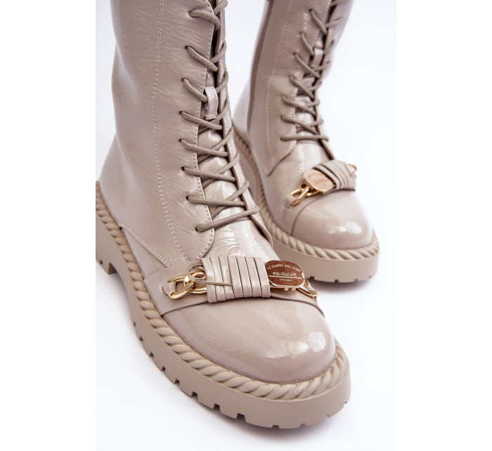 Dámské patentované pracovní boty s dekorací D&A světle šedá