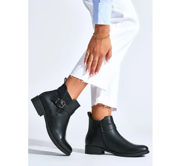 Originální černé dámské kotníčkové boty na plochém podpatku Originální černé dámské kotníčkové boty na plochém podpatku