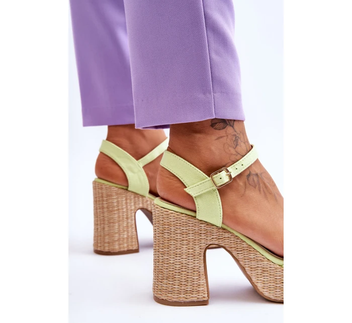 Pohodlné semišové sandály na podpatku Světle zelená model 21613574 - Boto Pohodlné semišové sandály na podpatku Světle zelená model 21613574 - Boto