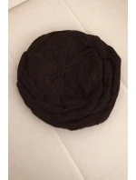 Dámská zimní čepice z vlny s ozdobným pletením a hnědá model 21878089 - K-Fashion Dámská zimní čepice z vlny s ozdobným pletením a hnědá model 21878089 - K-Fashion