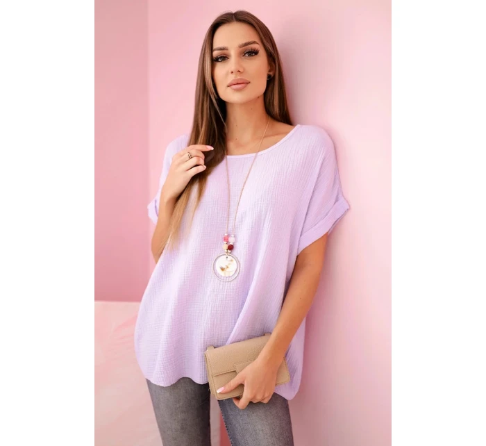 Mušelínová halenka s náhrdelníkem světle fialová