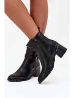 Dámské kotníkové boty Sylira na sloupku s páskem a přezkou – černé Dámské kotníkové boty Sylira na sloupku s páskem a přezkou – černé