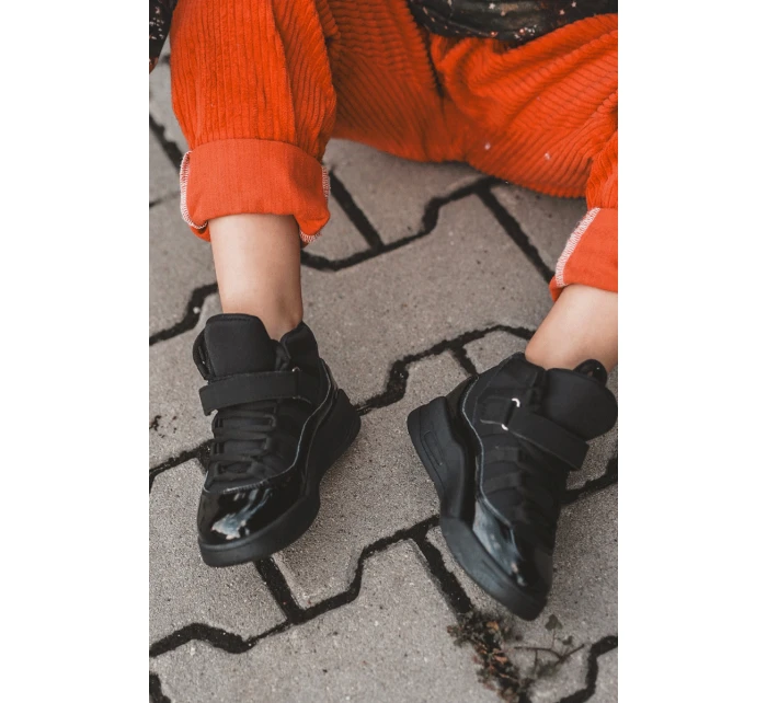 Dětské sportovní šněrovací boty černé model 21634805 - Boto