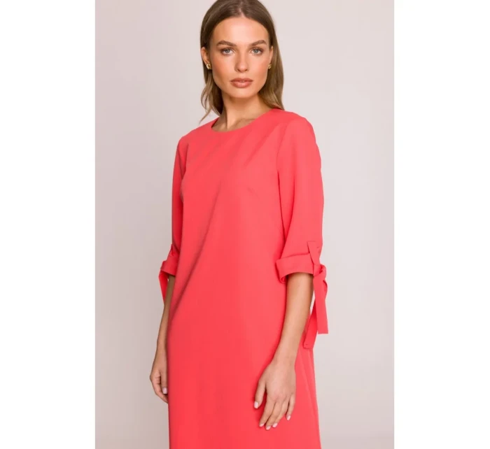 S393 Šaty áčkového střihu s vázacími rukávy - korálová barva S393 Šaty áčkového střihu s vázacími rukávy - korálová barva