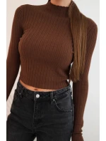 Dámské pruhované šaty s rolákem a ozdobnými knoflíky bordová