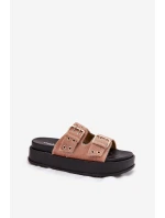 Dámské Pantofle Se Zlatými Přezkami Na Platformě Béžové model 21699298 - Boto Dámské Pantofle Se Zlatými Přezkami Na Platformě Béžové model 21699298 - Boto