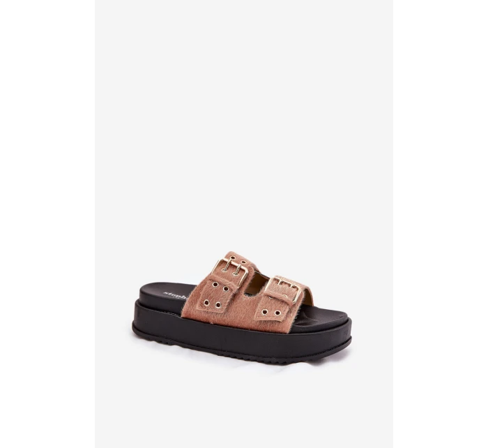 Dámské Pantofle Se Zlatými Přezkami Na Platformě Béžové model 21699298 - Boto Dámské Pantofle Se Zlatými Přezkami Na Platformě Béžové model 21699298 - Boto