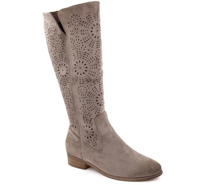 Dámské semišové zateplené ažurové boty khaki Potocki model 22014954 Dámské semišové zateplené ažurové boty khaki Potocki model 22014954