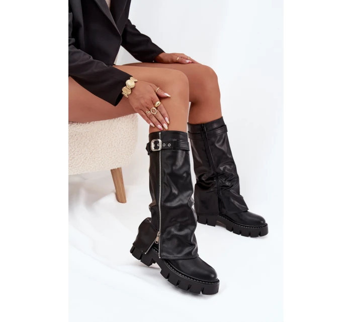 Dámské zateplené kozačky s vyhrnutou holení, přezkou a stříbrným zipem Armena – černé, eko semiš Dámské zateplené kozačky s vyhrnutou holení, přezkou a stříbrným zipem Armena – černé, eko semiš