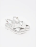 Stylové bílé sandály dámské na plochém podpatku Stylové bílé sandály dámské na plochém podpatku