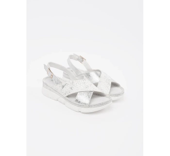 Stylové bílé sandály dámské na plochém podpatku Stylové bílé sandály dámské na plochém podpatku