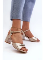 Dámské sandály z ekokože na podpatku s ozdobami zlaté model 21658156 - VINCEZA
