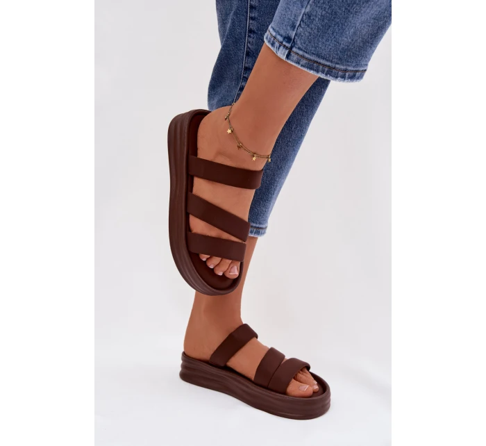 dámské pantofle na platformě s pásky čokoládové model 21943276 - Boto