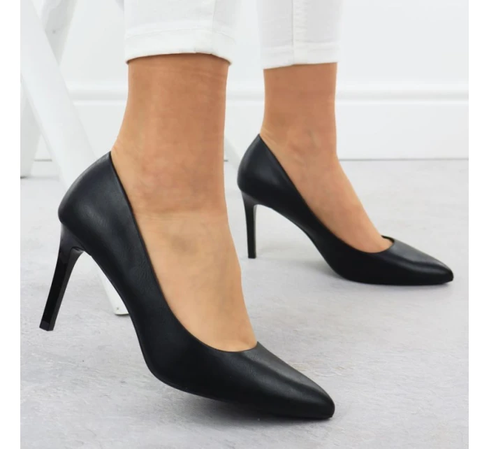 Černé lodičky na jehlovém podpatku Sergio Leone 1339