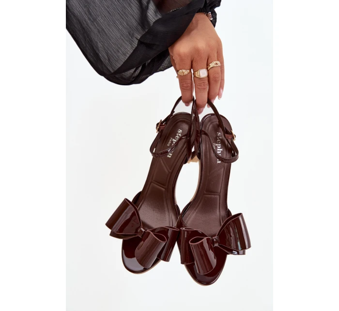 Lakované sandály na podpatku s mašlí Noliva – čokoládové Lakované sandály na podpatku s mašlí Noliva – čokoládové