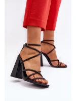 Moderní sandály na podpatku černé model 21650140 - Boto Moderní sandály na podpatku černé model 21650140 - Boto