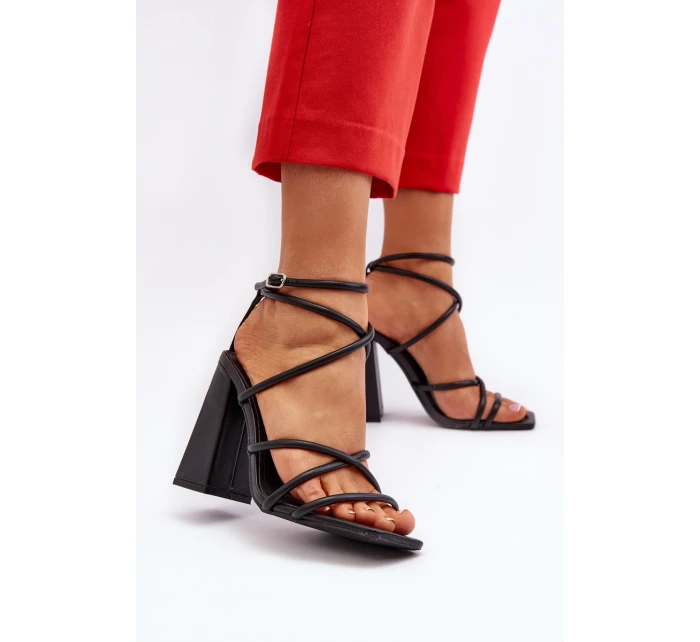 Moderní sandály na podpatku černé model 21650140 - Boto Moderní sandály na podpatku černé model 21650140 - Boto