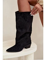 Černé ekologické semišové kozačky na podpatku model 22348620 - Boto Černé ekologické semišové kozačky na podpatku model 22348620 - Boto