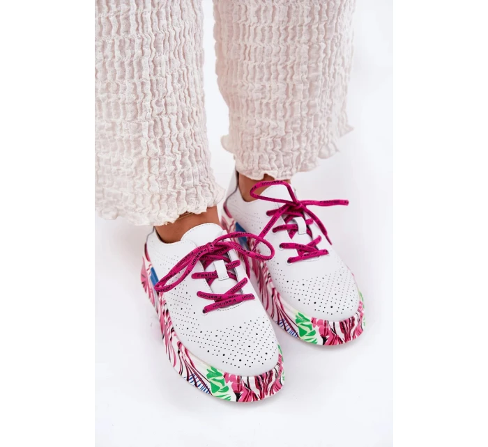 Dámské kožené tenisky na vzorované platformě Vinceza – bílé Dámské kožené tenisky na vzorované platformě Vinceza – bílé