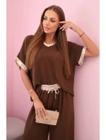 Viskózový komplet se zlatým lemováním hnědý