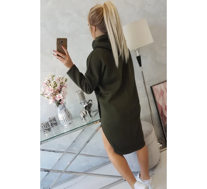 Šaty s kapucí a bočním rozparkem v barvě khaki Šaty s kapucí a bočním rozparkem v barvě khaki