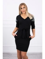 Šaty s křídly na ramenou černé